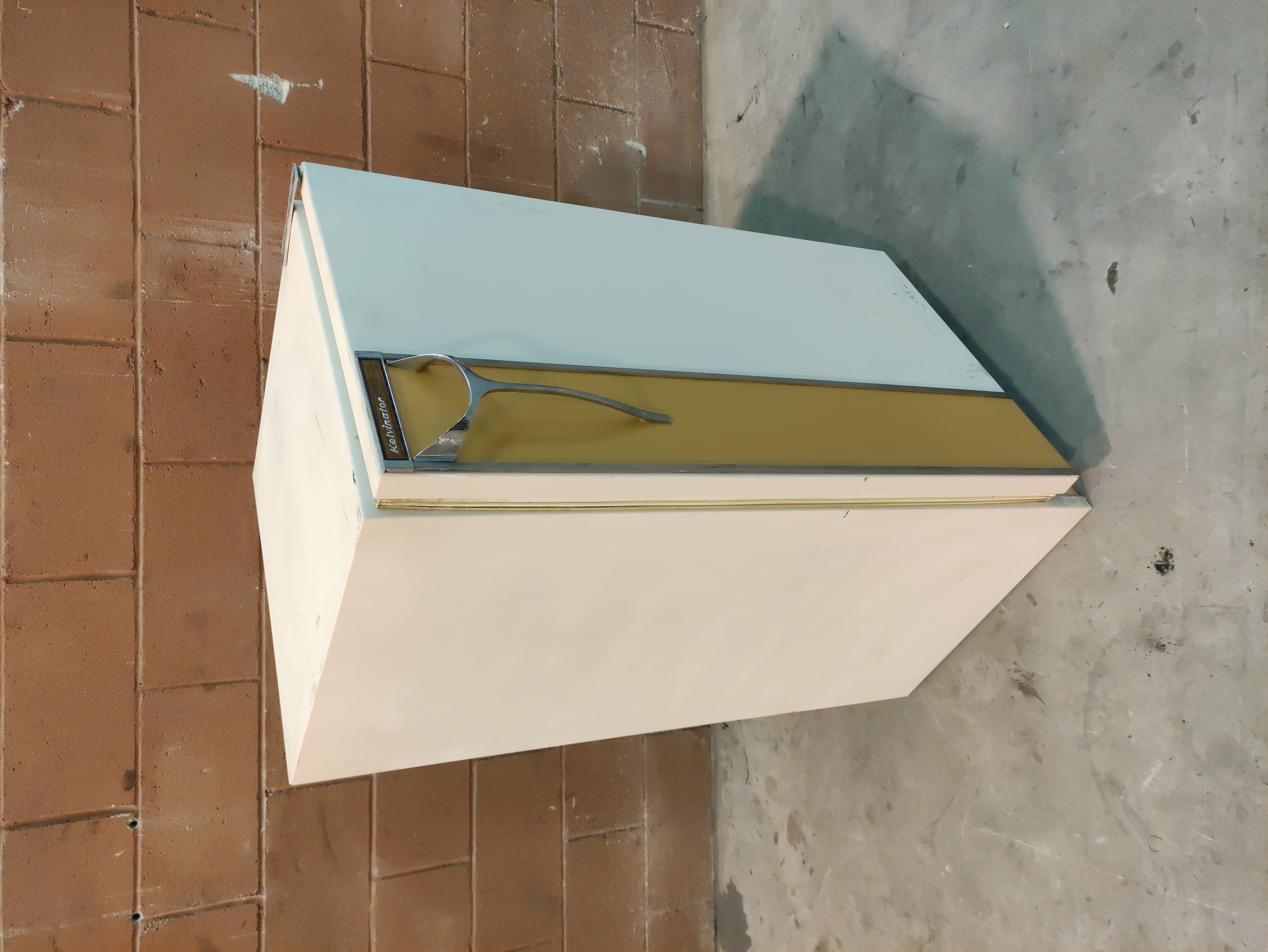 nevera 1puerta kelvinator metal 101x52x53 1u